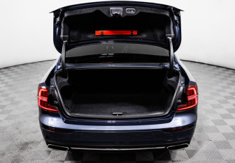 Подержанный автомобиль Volvo S60 2019 года (23 фото)