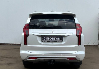 Подержанный автомобиль Mitsubishi Pajero Sport 2021 года (7 фото)