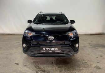 Подержанный автомобиль Toyota RAV4 2018 года (2 фото)
