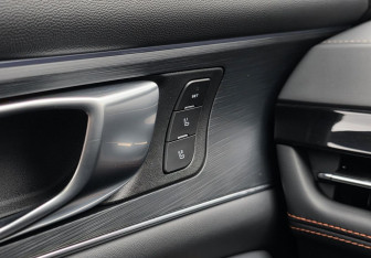 Подержанный автомобиль Changan UNI-K 2024 года (18 фото)