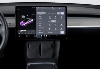 Подержанный автомобиль Tesla Model 3 2021 года (13 фото)
