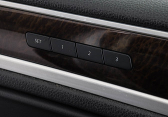 Подержанный автомобиль Volkswagen Touareg 2012 года (15 фото)