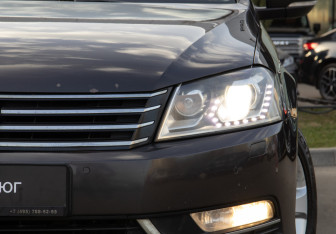 Подержанный автомобиль Volkswagen Passat Sedan 2011 года (18 фото)