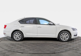 Подержанный автомобиль Skoda Octavia Liftback 2018 года (4 фото)