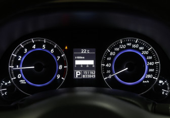 Подержанный автомобиль Infiniti FX 2012 года (13 фото)