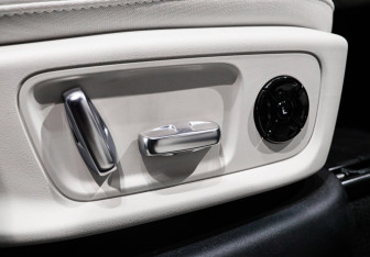 Подержанный автомобиль LiXiang L6 2024 года (21 фото)