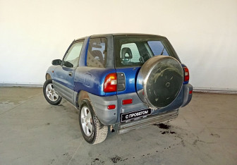 Подержанный автомобиль Toyota RAV4 1995 года (4 фото)