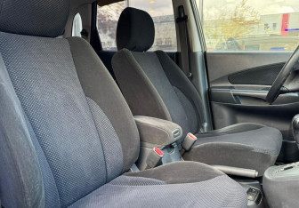 Подержанный автомобиль Hyundai Tucson 2008 года (10 фото)