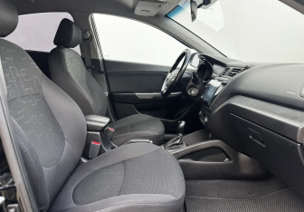 Подержанный автомобиль Kia Rio Sedan 2016 года (10 фото)