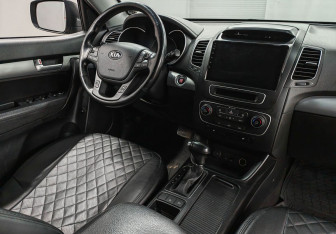 Подержанный автомобиль Kia Sorento 2014 года (10 фото)
