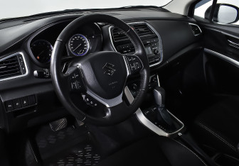 Подержанный автомобиль Suzuki SX4 Hatchback 2017 года (11 фото)