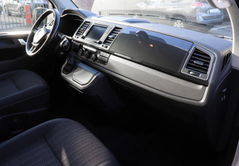 Подержанный автомобиль Volkswagen Caravelle 2019 года (8 фото)