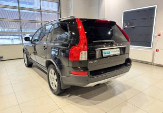 Подержанный автомобиль Volvo XC90 2011 года (6 фото)