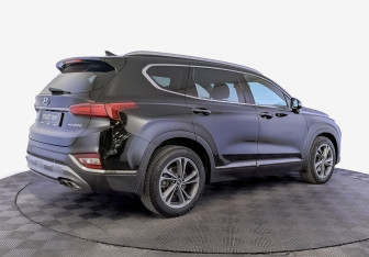 Подержанный автомобиль Hyundai Santa Fe 2019 года (5 фото)