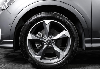 Подержанный автомобиль Audi Q3 2021 года (27 фото)