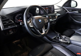 Подержанный автомобиль BMW X3 2022 года (16 фото)