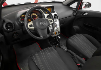Подержанный автомобиль Opel Corsa 2008 года (7 фото)