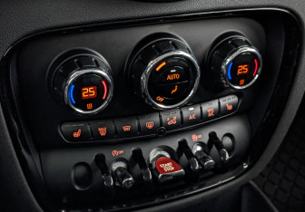 Подержанный автомобиль MINI Clubman Wagon 2021 года (21 фото)