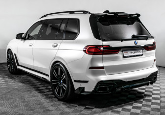 Подержанный автомобиль BMW X7 2020 года (7 фото)
