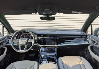 Подержанный автомобиль Audi Q7 2023 года (14 фото)