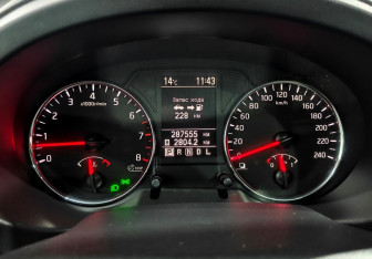 Подержанный автомобиль Nissan X-Trail 2011 года (13 фото)