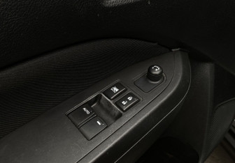 Подержанный автомобиль Suzuki Vitara 2015 года (17 фото)