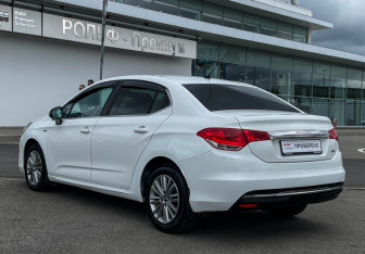 Подержанный автомобиль Citroen C4 Sedan 2013 года (7 фото)