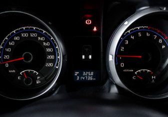 Подержанный автомобиль Mitsubishi Pajero 2011 года (10 фото)