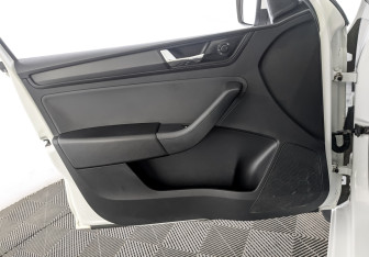 Подержанный автомобиль Skoda Rapid Liftback 2019 года (19 фото)