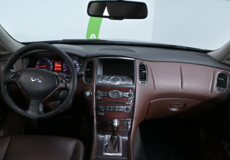 Подержанный автомобиль Infiniti EX 2008 года (8 фото)