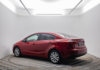 Подержанный автомобиль Kia Cerato Sedan 2014 года (7 фото)