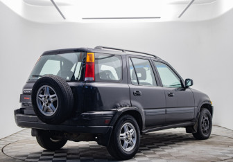 Подержанный автомобиль Honda CR-V 1999 года (5 фото)