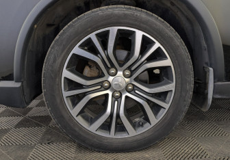 Подержанный автомобиль Mitsubishi Outlander 2017 года (12 фото)