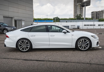 Подержанный автомобиль Audi A7 2020 года (5 фото)