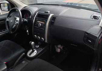 Подержанный автомобиль Nissan X-Trail 2011 года (7 фото)