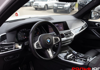 Подержанный автомобиль BMW X7 2020 года (10 фото)