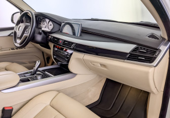 Подержанный автомобиль BMW X5 2014 года (11 фото)
