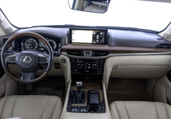 Подержанный автомобиль Lexus LX 2019 года (14 фото)