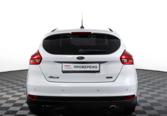 Подержанный автомобиль Ford Focus Hatchback 2017 года (6 фото)