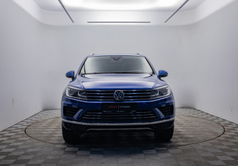 Подержанный автомобиль Volkswagen Touareg 2015 года (2 фото)