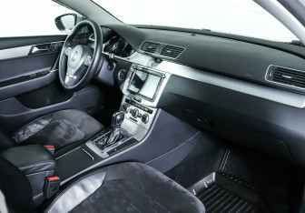 Подержанный автомобиль Volkswagen Passat Sedan 2012 года (10 фото)