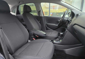 Подержанный автомобиль Volkswagen Polo Sedan 2012 года (10 фото)