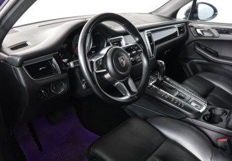 Подержанный автомобиль Porsche Macan 2017 года (9 фото)