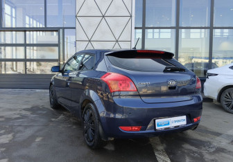 Подержанный автомобиль Kia Ceed Hatchback 2011 года (7 фото)
