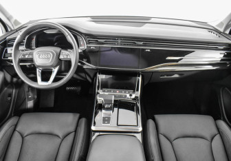 Подержанный автомобиль Audi Q7 2021 года (9 фото)