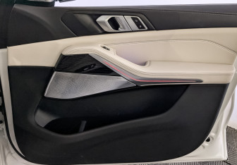 Подержанный автомобиль BMW X5 M 2025 года (25 фото)