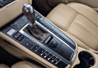 Подержанный автомобиль Porsche Macan 2015 года (21 фото)