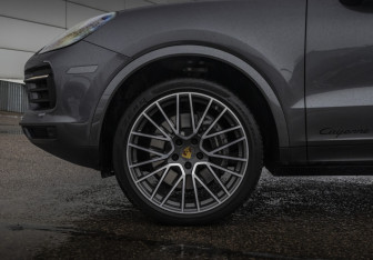 Подержанный автомобиль Porsche Cayenne 2020 года (13 фото)