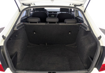 Подержанный автомобиль Skoda Rapid Liftback 2017 года (10 фото)