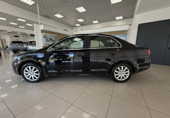 Подержанный автомобиль Volkswagen Jetta Sedan 2008 года (8 фото)